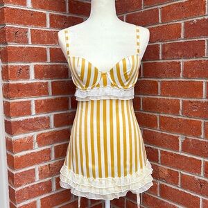 New Victoria's Secret Babydoll 34C Striped Gold Ivory Ruffle Garter Y2K Nightie